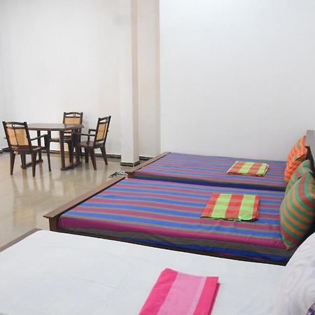 Green Mart Family Rest Anuradhapura Exteriör bild