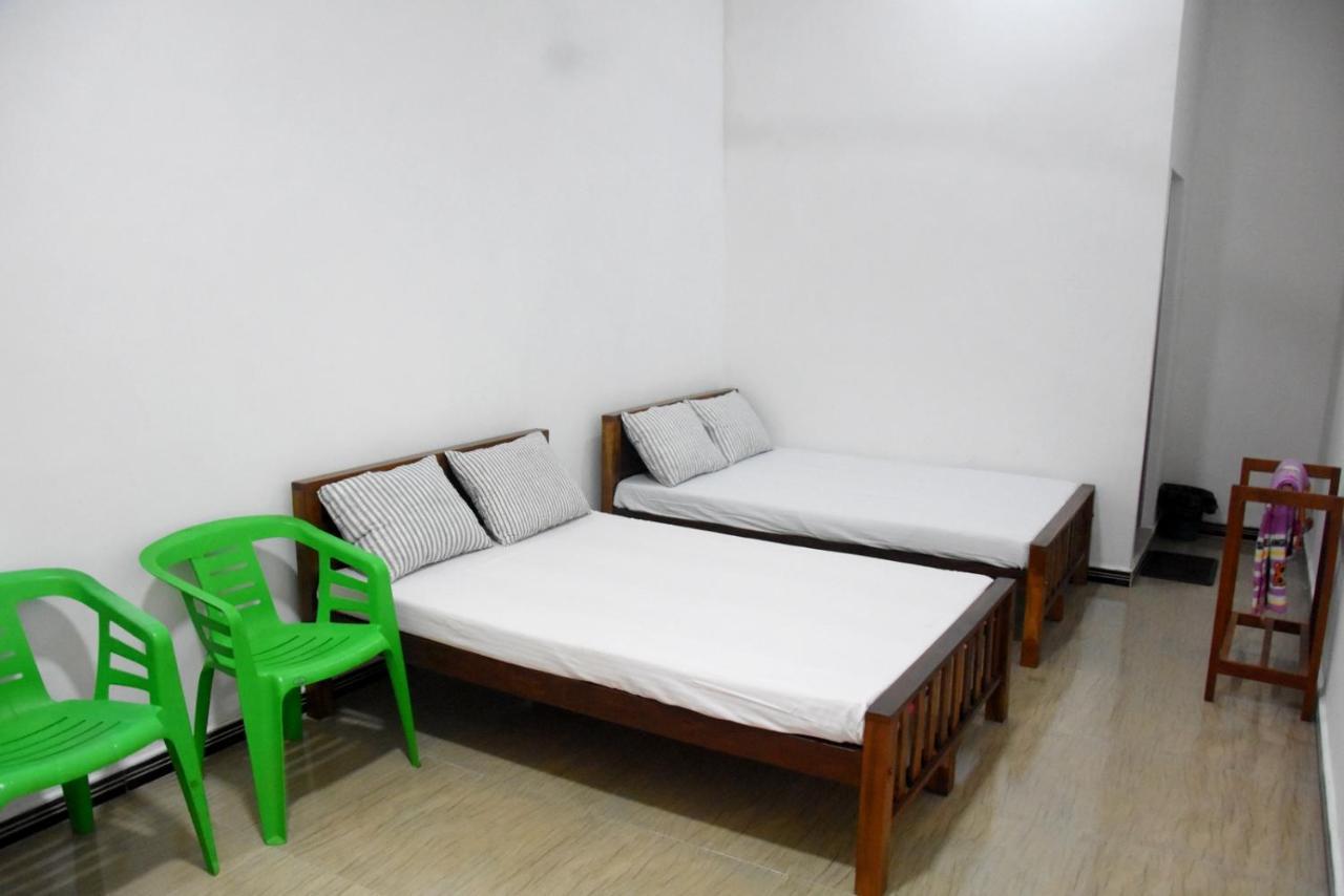 Green Mart Family Rest Anuradhapura Exteriör bild