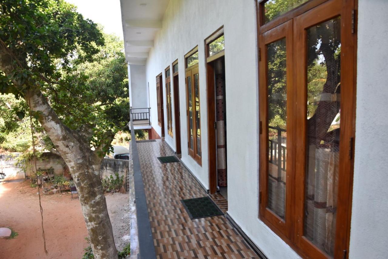 Green Mart Family Rest Anuradhapura Exteriör bild
