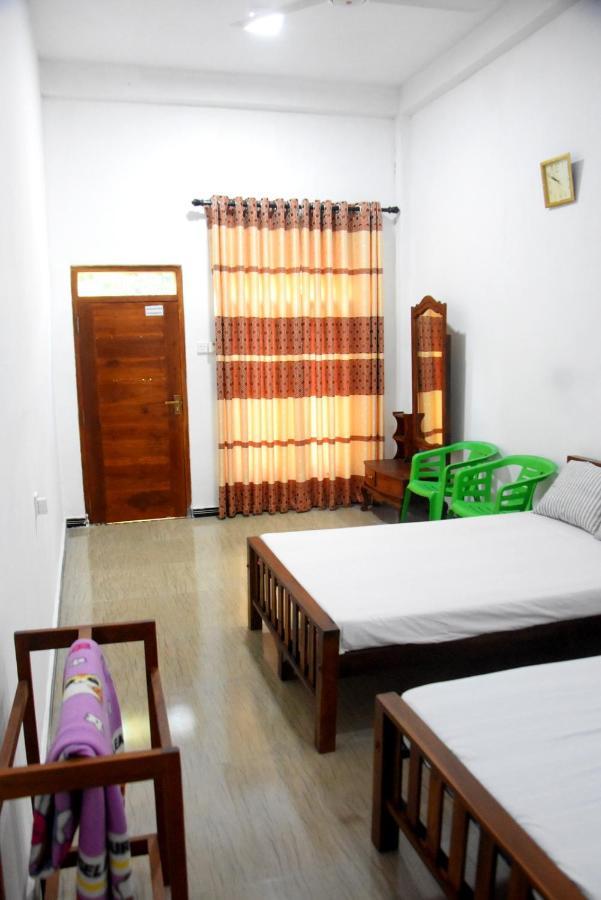 Green Mart Family Rest Anuradhapura Exteriör bild