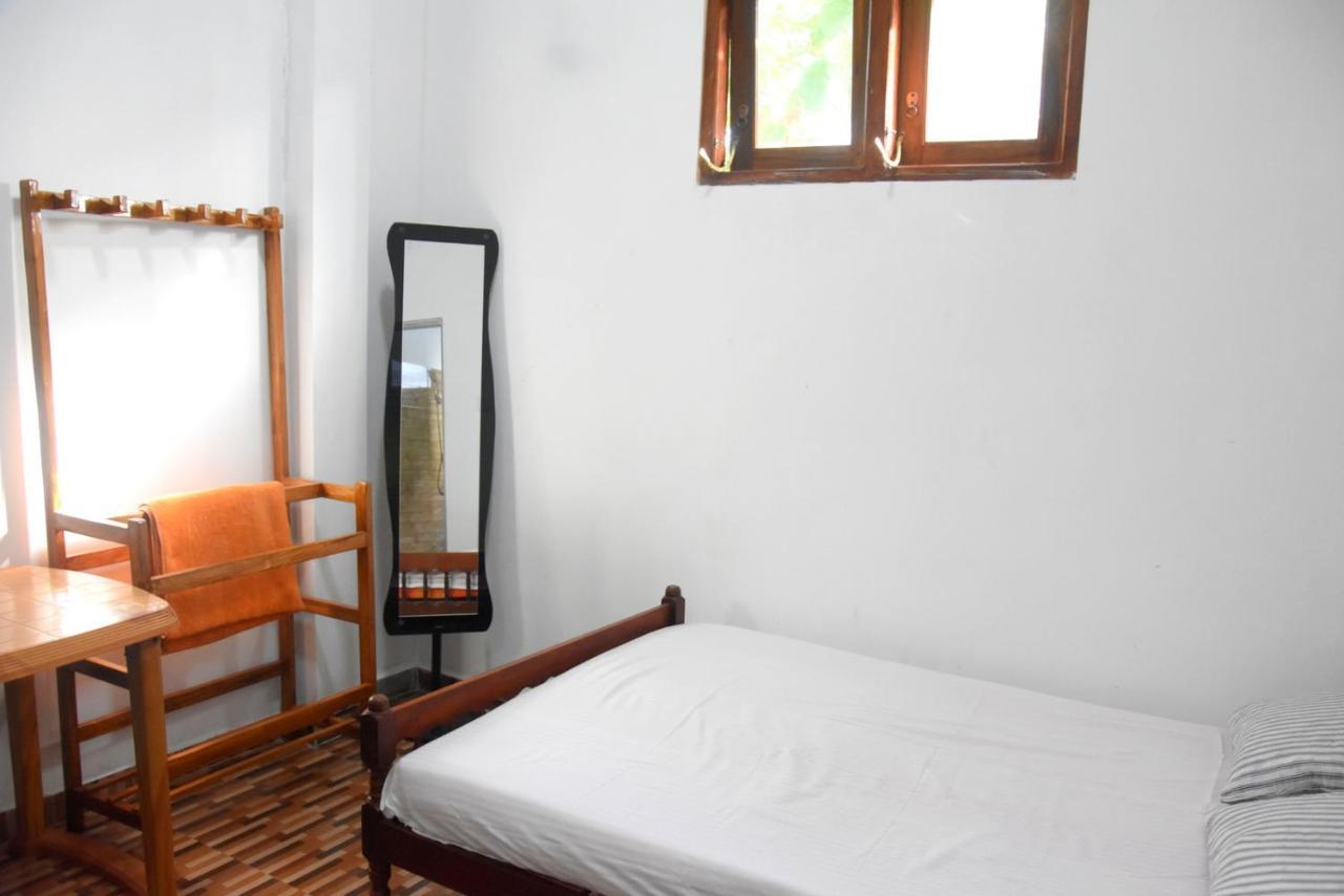Green Mart Family Rest Anuradhapura Exteriör bild