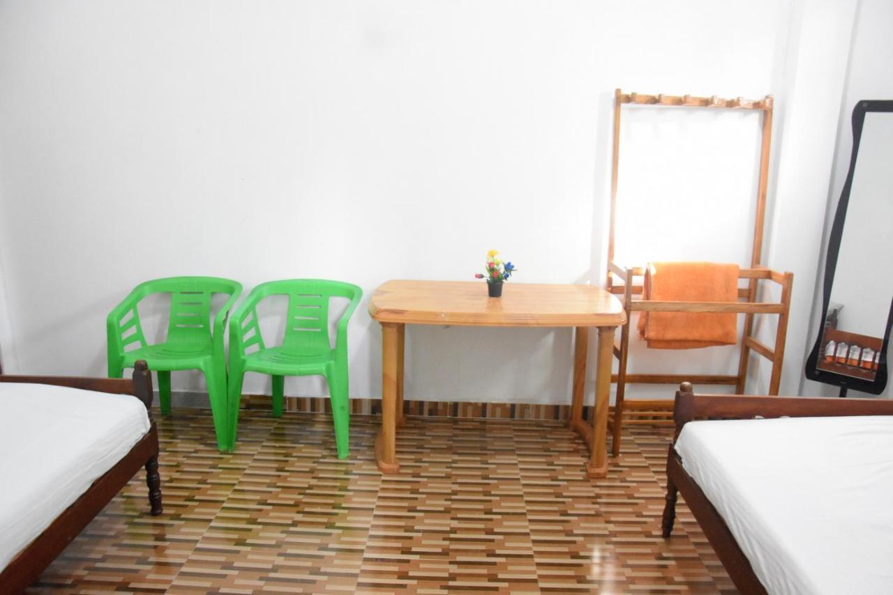Green Mart Family Rest Anuradhapura Exteriör bild